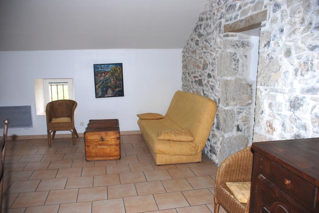Les Jardins Du Mas Evesque Bed & Breakfast Rousson  Room photo