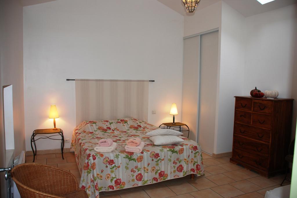 Les Jardins Du Mas Evesque Bed & Breakfast Rousson  Room photo